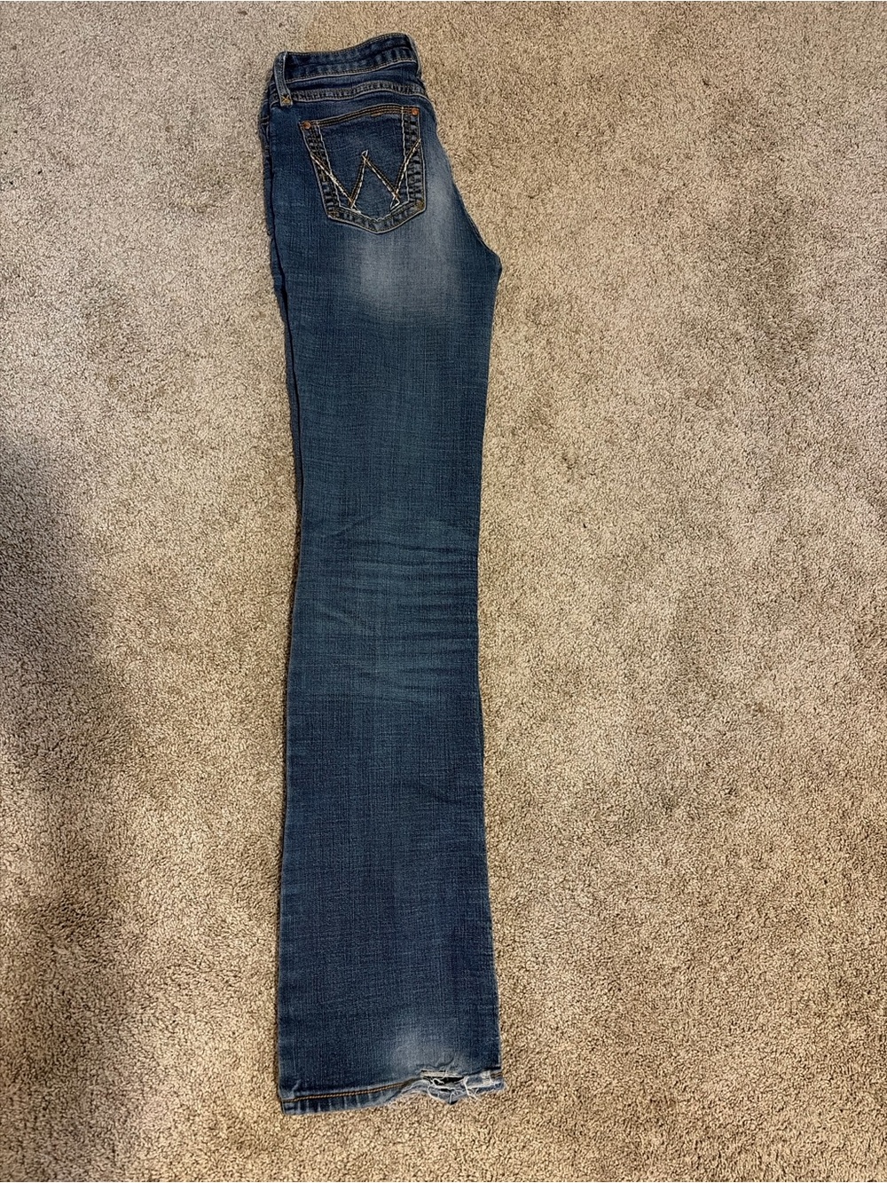 Women’s Wrangler low rise bootcut jeans in size 7/8 X 36